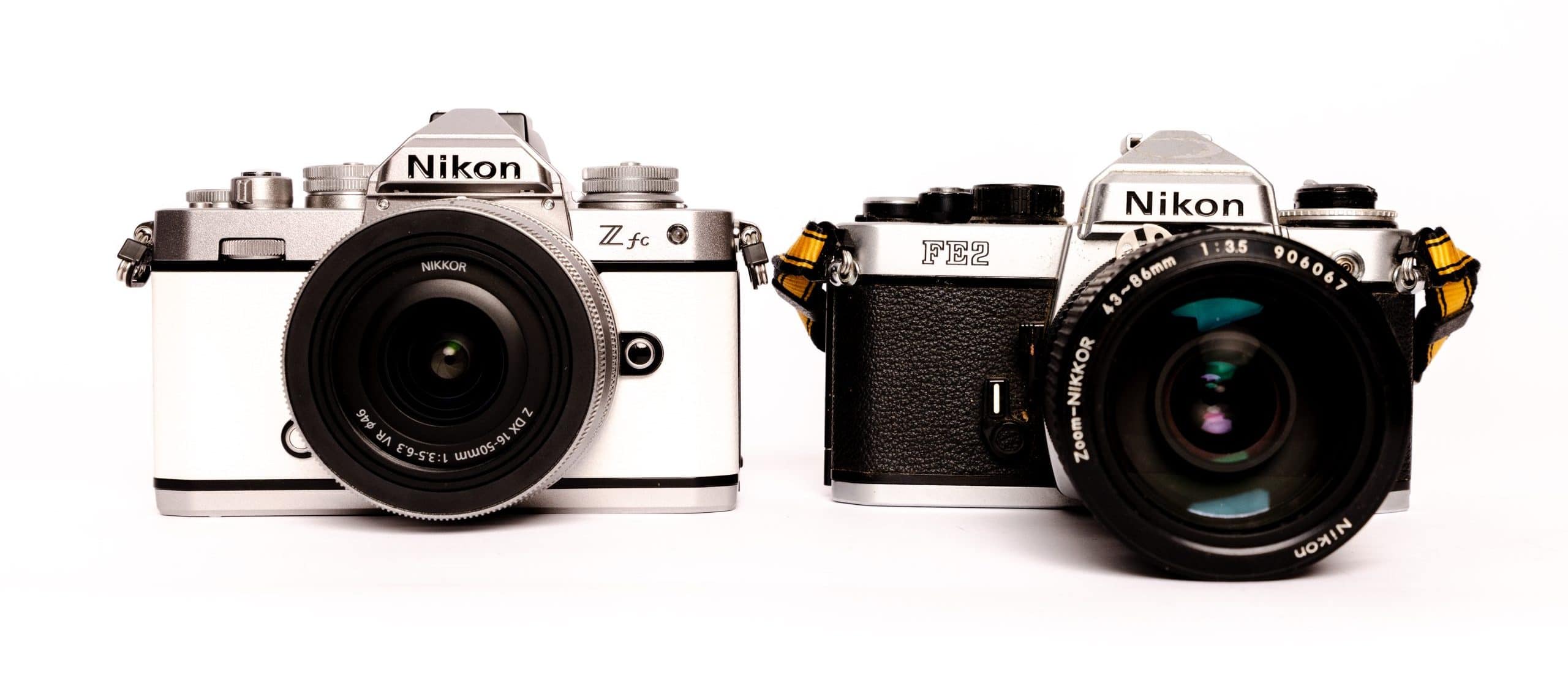 Z fc naast FE2 Nikon filmcamera