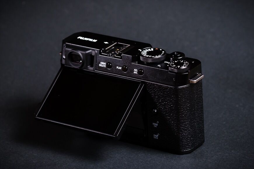 De X-E4 heeft een opklapbaar scherm, ideaal voor het fotograferen vanuit lage hoeken.
