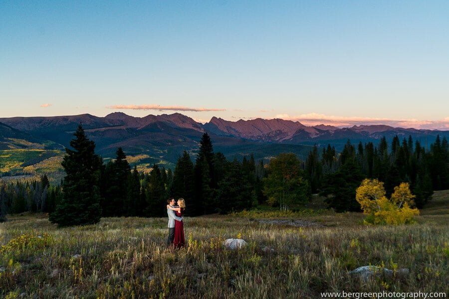 verlovingsfoto in de Rocky Mountains van Colorado bij Vail