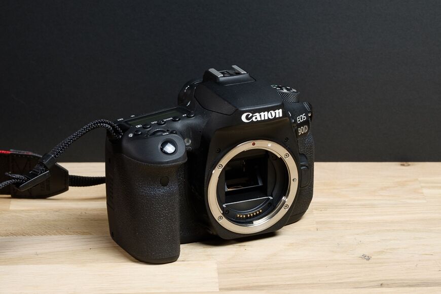 De Canon 90D beschikt over een APS-C formaat 32.5MP beeldsensor.