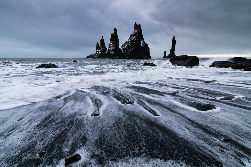 Zwarte zandstranden zorgen voor enkele van de meest fotografische IJslandse landschappen.