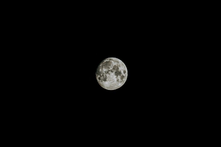 Met behulp van zoom brandpuntsafstanden 70-200mm om de maan te fotograferen.