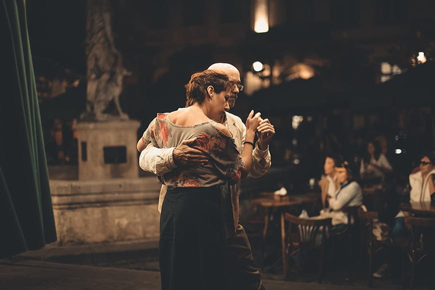 In foto's brengen dansers zowel emotie als beweging over.