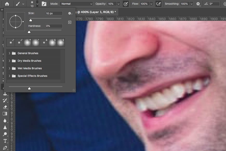 Wittere tanden photoshop tutorial: Gebruik een borstel om over de tanden in uw afbeelding te schilderen.