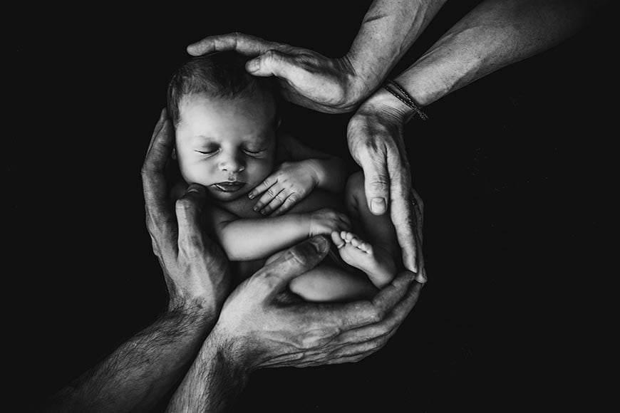 Zelfs de eenvoudigste rekwisiet voor pasgeboren fotografie kan een verbluffend effect creëren op pasgeboren foto's.