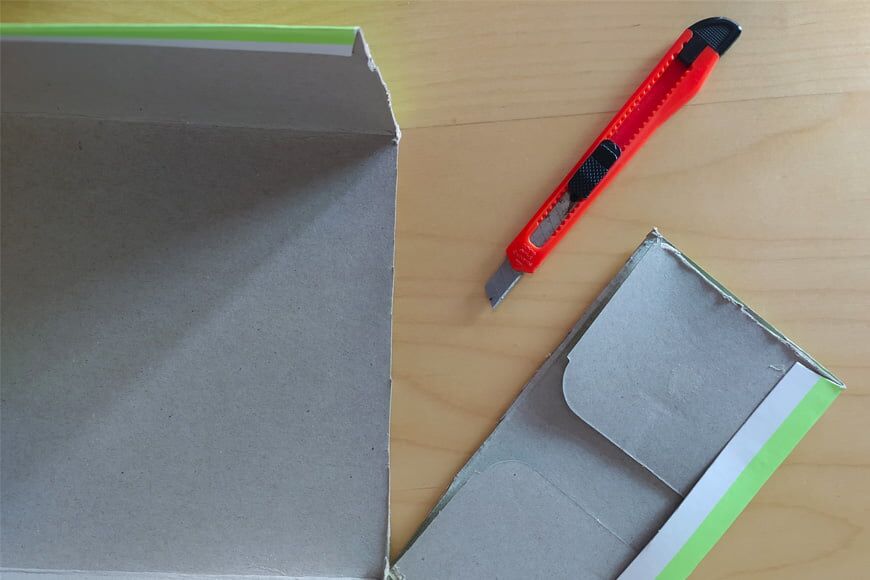 Diy smartphone projector tutorial: Begin met het snijden van uw kartonnen doos. 