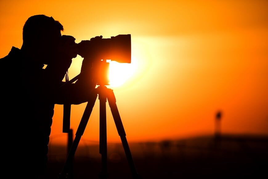 Er zijn een of twee unieke voordelen aan het fotograferen van zonsondergangen. Het verschil is misschien het meest merkbaar in een heldere hemel.