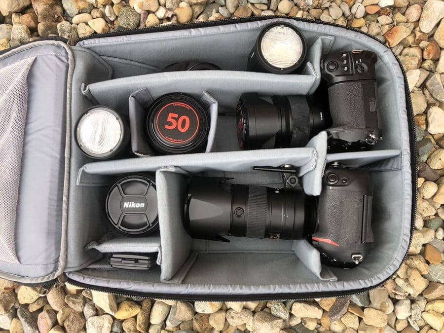 Camera-uitrusting geplaatst in de ThinkTank Airport Advantage XT Rolling Case.