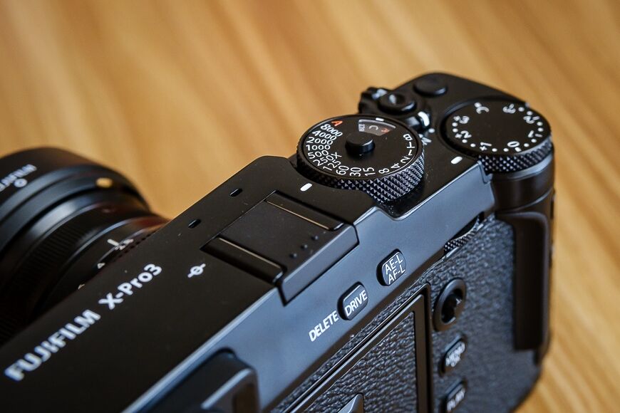 boven- en onderbedieningsknoppen van de nieuwe klassieke Fujifilm X-Pro3 