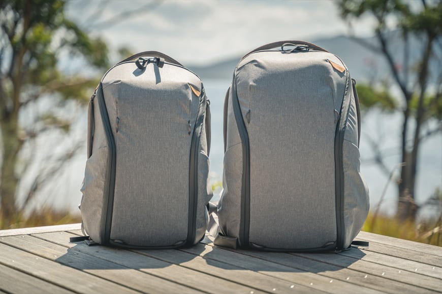 De Peak Design Everyday Backpack Zip heeft een soepel en stijlvol urban geïnspireerd ontwerp met laptophoes en magnetische schouderbanden