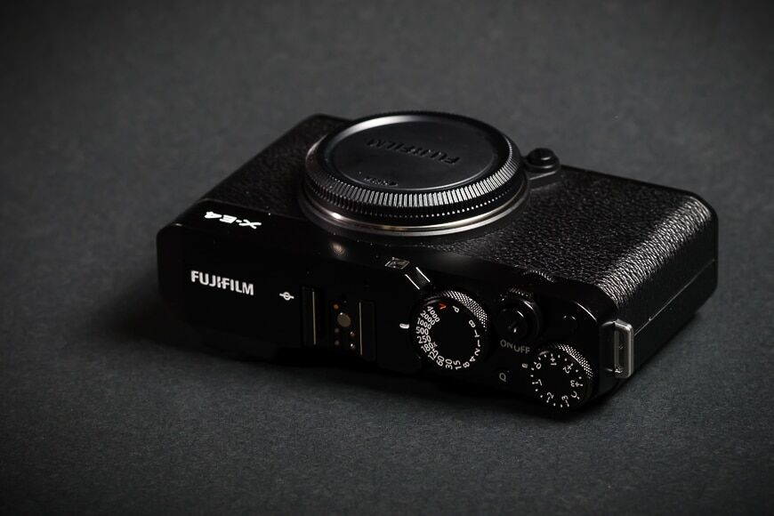 De Fujifilm X-E4 is een pure fotografencamera met een minimaal design.