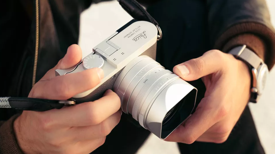 photographer holding leica camera