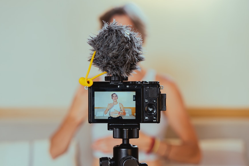 Welke camera gebruiken YouTubers in 2022? (+ Fotografen &Beroemdheden)